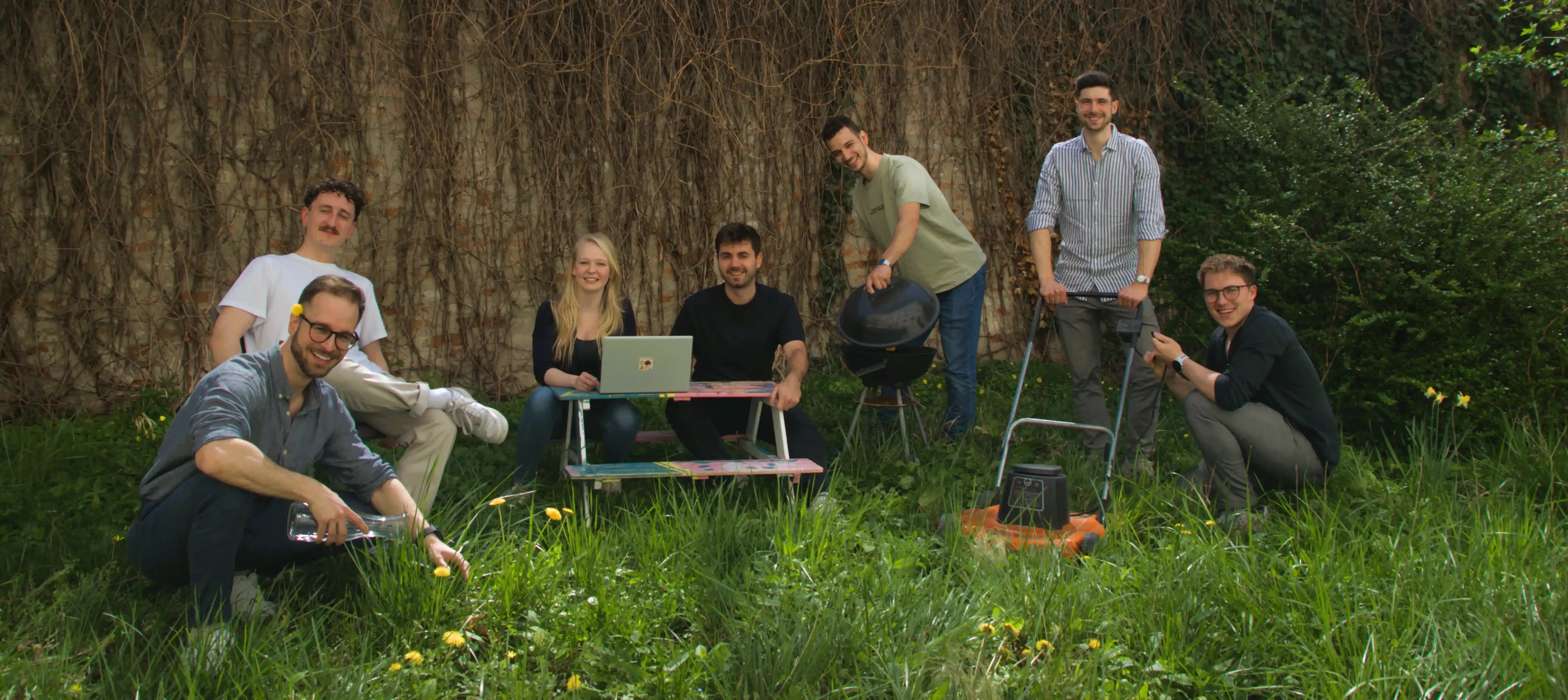 Das Joulzen Team im Büro